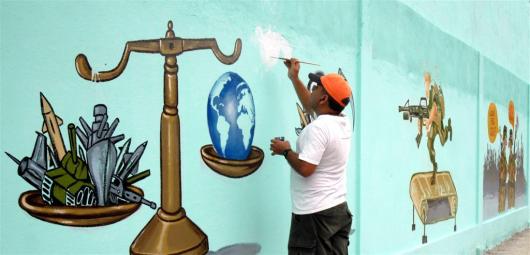 Alfredo Martirena, ganador del Gran Premio de la XVII Bienal Internacional del Humor, participa en el nuevo mural colectivo contra la guerra y el terrorismo.